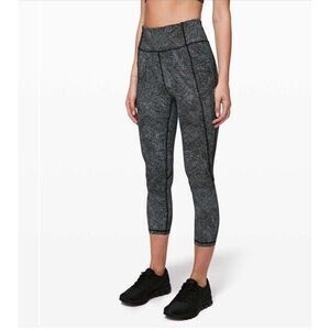 Lululemon Time To Sweat Crop 23" Free Spirit Alpine‎ White Black Size 10
